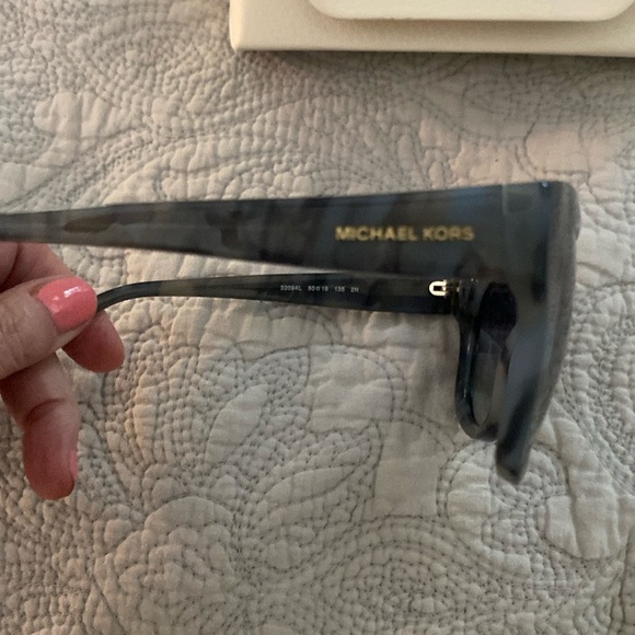 Brand new Michael Sunglasses. Never worn comes with case plus - Picture 7 of 10